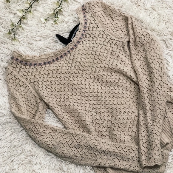 Sweet, soft Free People sweater - Picture 1 of 3